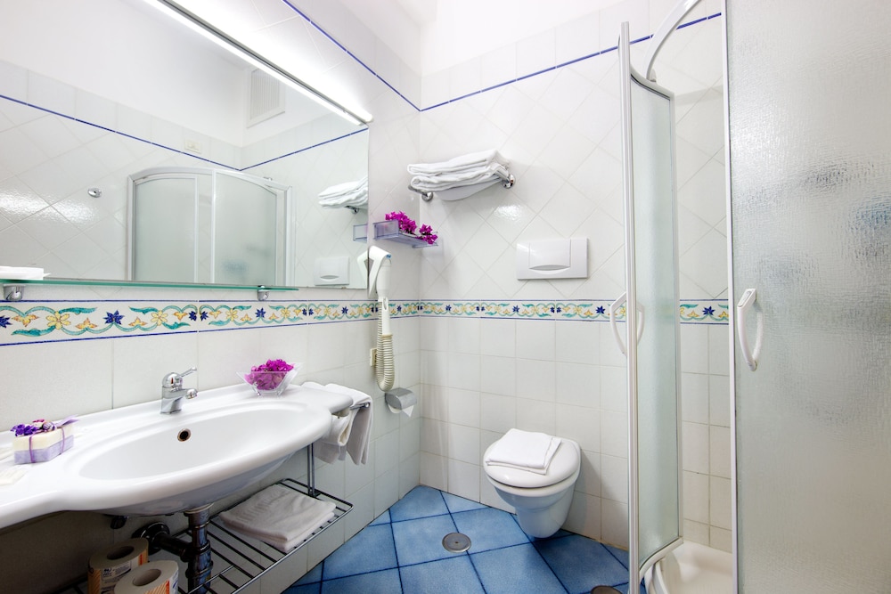 Hotel Zi Teresa — Hotel rooms in Sorrento, Campania