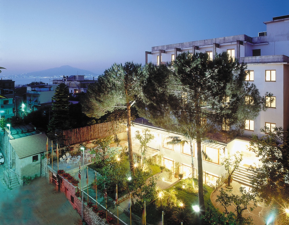 Hotel Zi Teresa — Hotel building in Sorrento, Campania