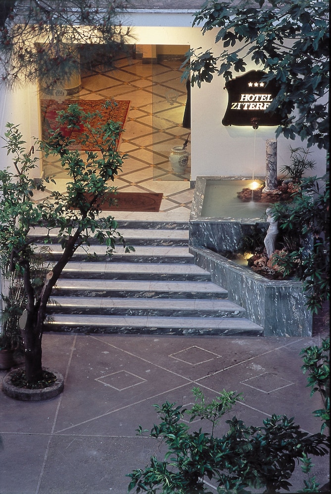 Hotel Zi Teresa — Hotel building in Sorrento, Campania