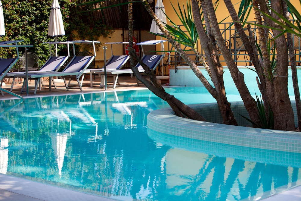 Hotel Zi Teresa — Swimming pool in Sorrento, Campania