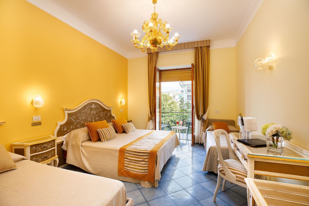 Hotel Zi Teresa — Hotel rooms in Sorrento, Campania