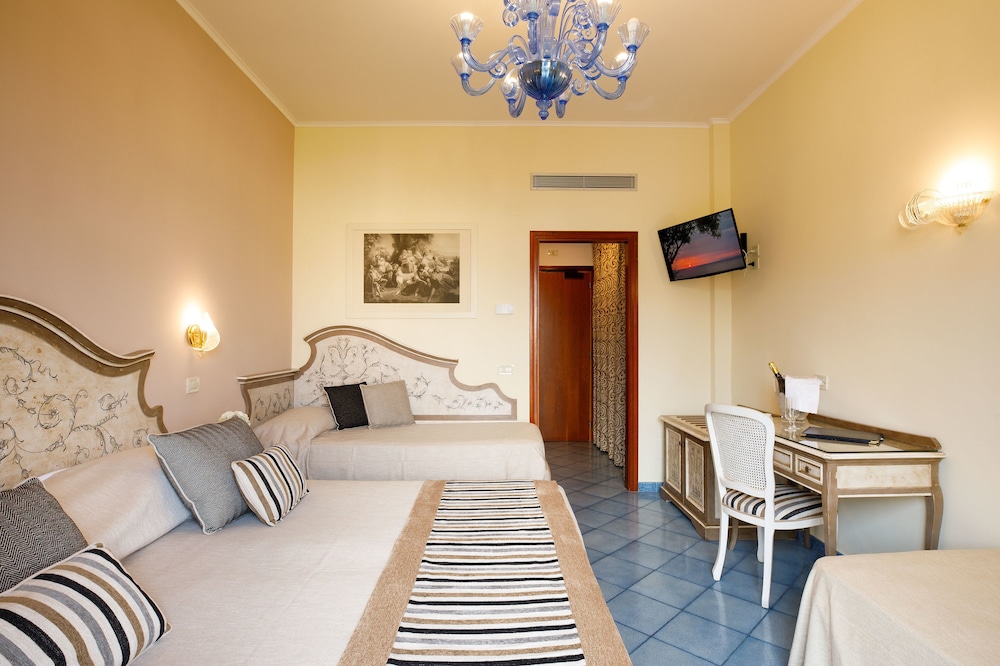 Hotel Zi Teresa — Hotel rooms in Sorrento, Campania