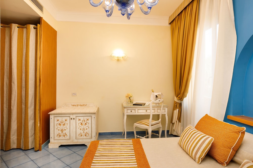 Hotel Zi Teresa — Hotel rooms in Sorrento, Campania