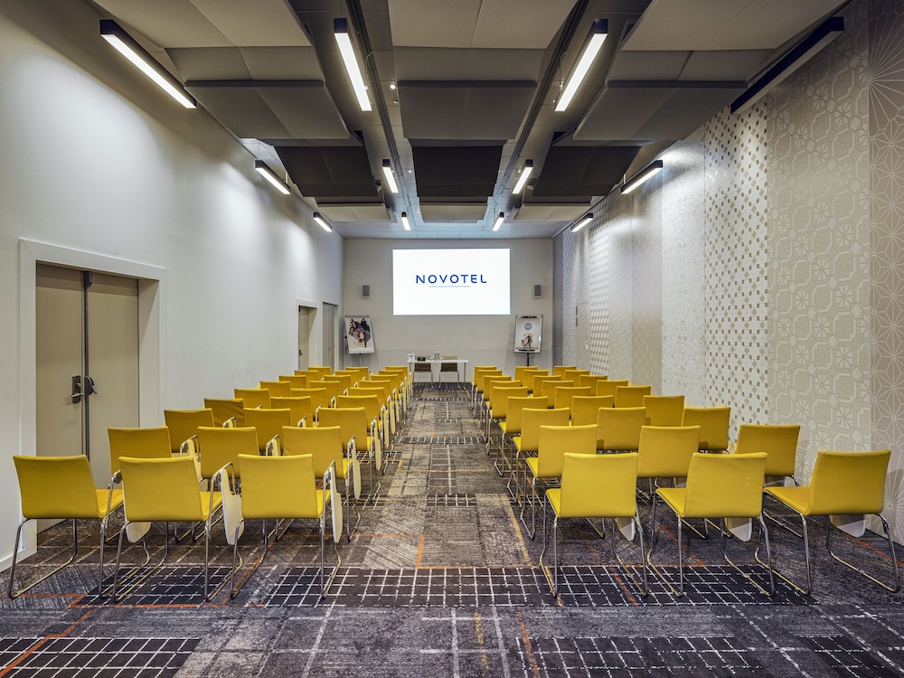 Novotel Paris Vaugirard Montparnasse — Hotel building in Paris, Ile-de-France