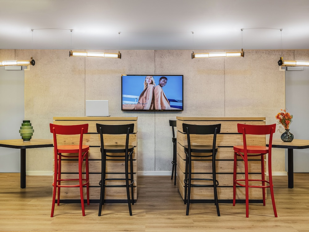 Novotel Paris Vaugirard Montparnasse — Restaurant & bars in Paris, Ile-de-France