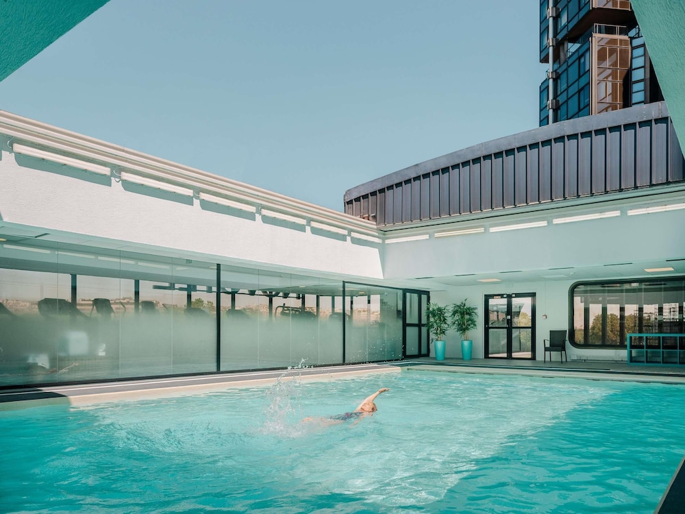 Novotel Paris Centre Tour Eiffel — Swimming pool in Paris, Ile-de-France