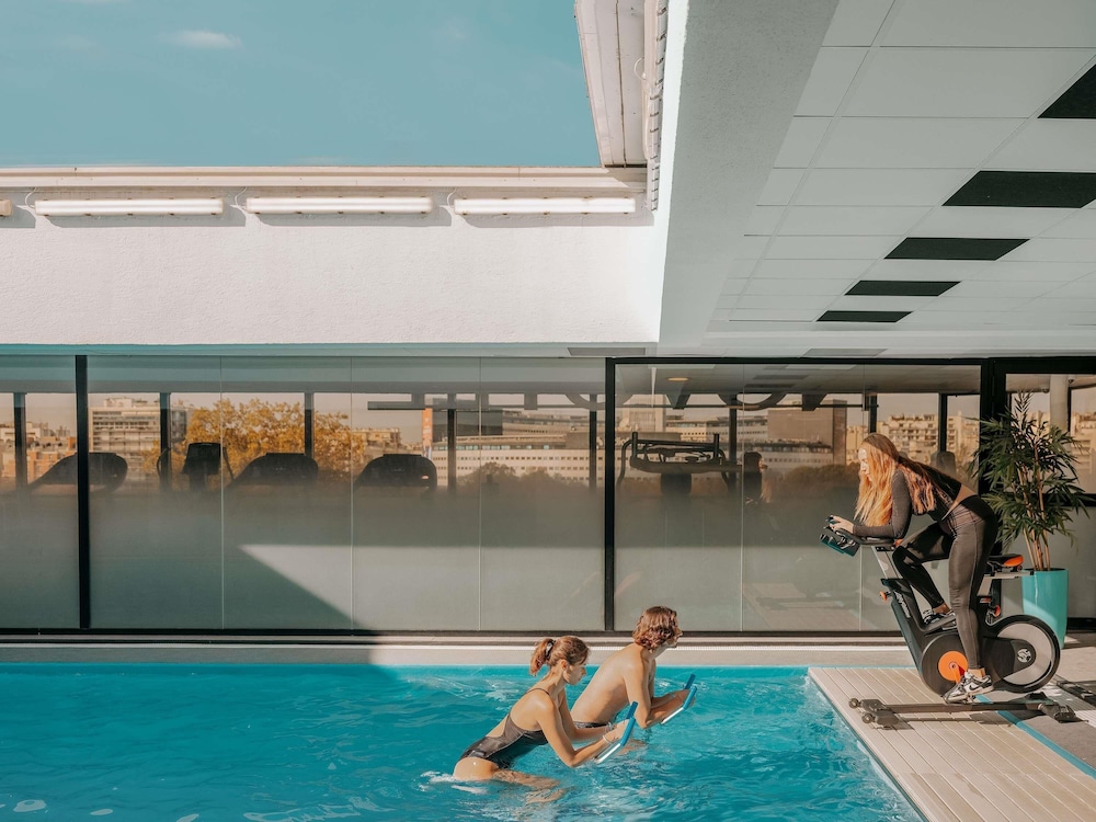 Novotel Paris Centre Tour Eiffel — Swimming pool in Paris, Ile-de-France