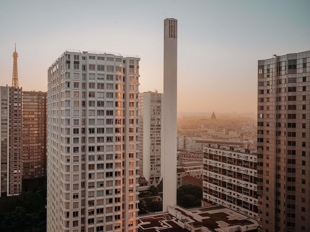 Novotel Paris Centre Tour Eiffel — Hotel building in Paris, Ile-de-France