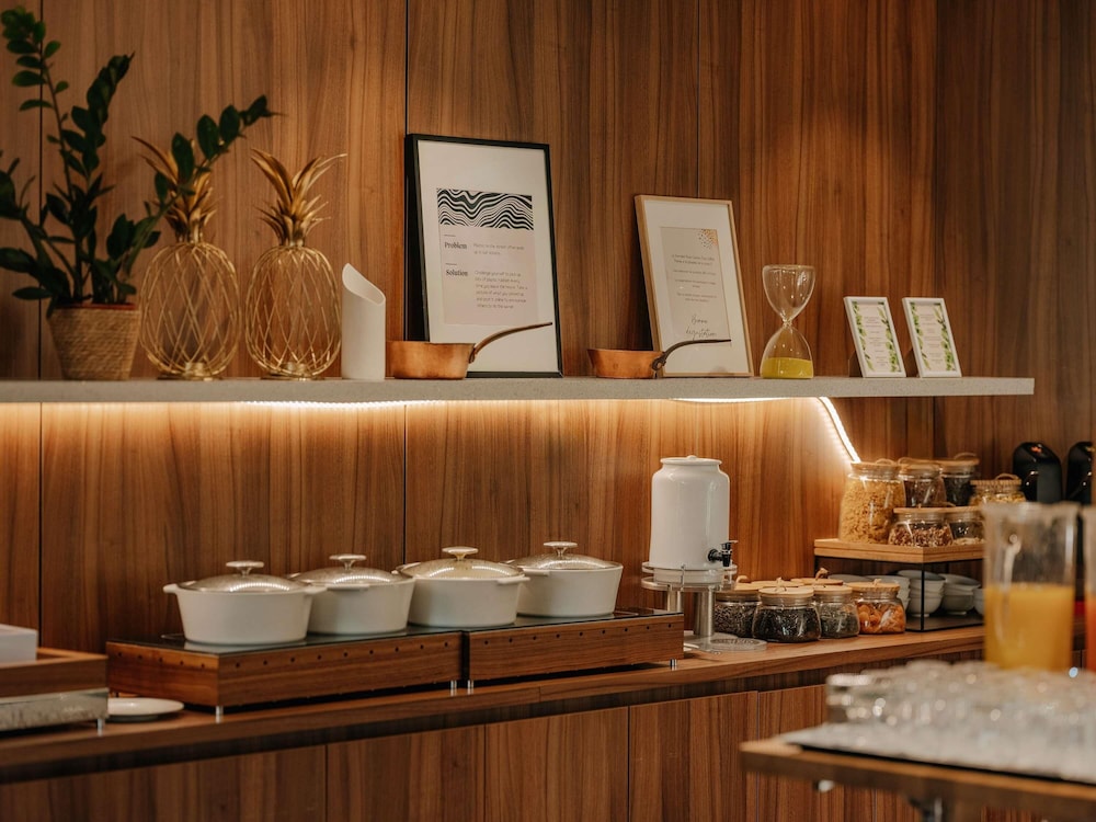 Novotel Paris Centre Tour Eiffel — Restaurant & bars in Paris, Ile-de-France