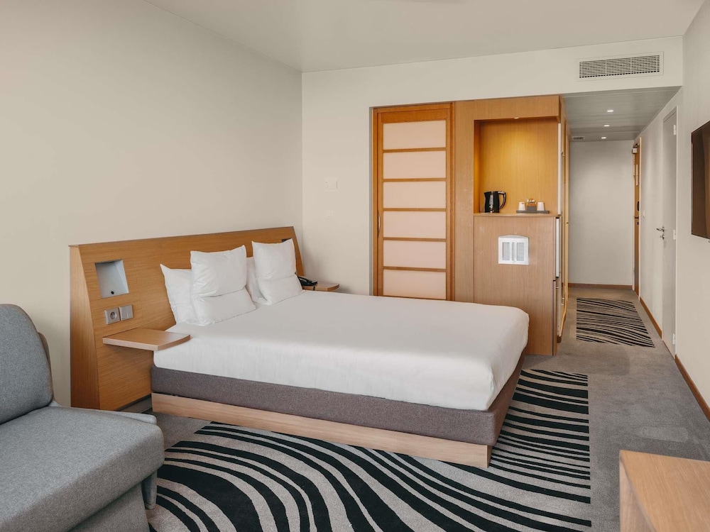 Novotel Paris Centre Tour Eiffel — Hotel rooms in Paris, Ile-de-France