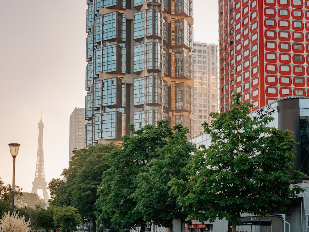 Novotel Paris Centre Tour Eiffel — Hotel building in Paris, Ile-de-France