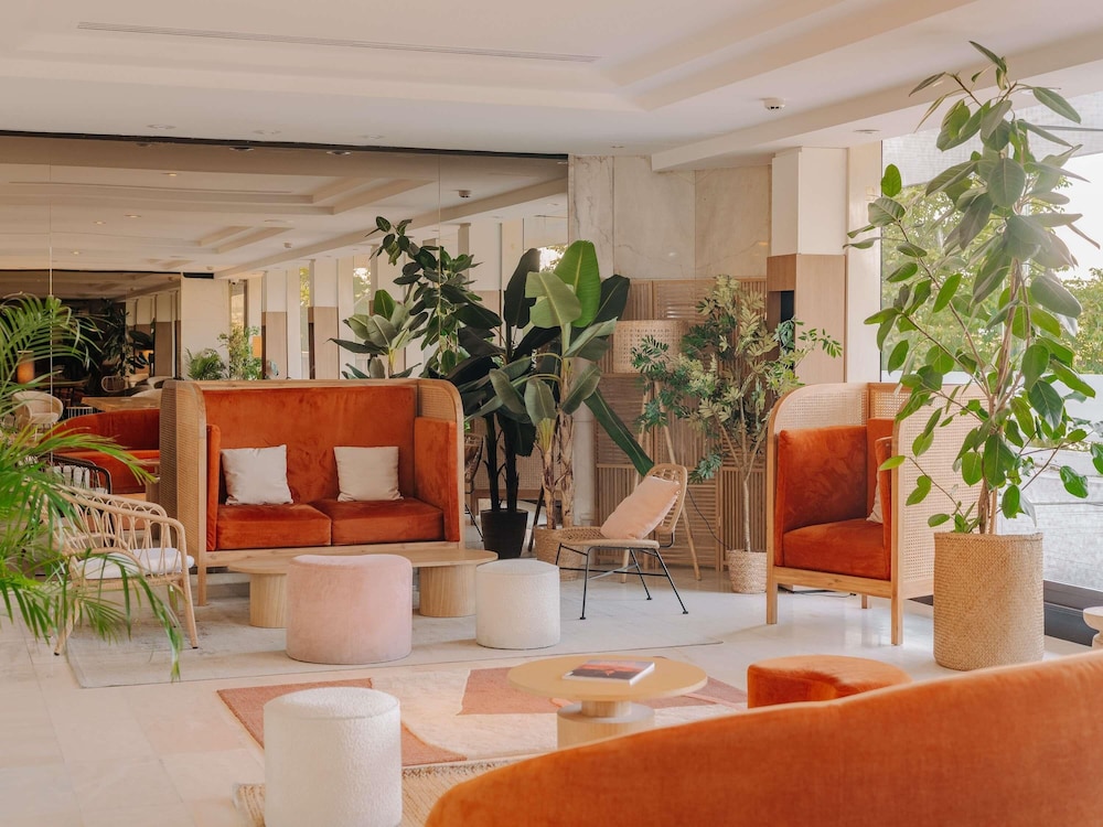 Novotel Paris Centre Tour Eiffel — Hotel building in Paris, Ile-de-France