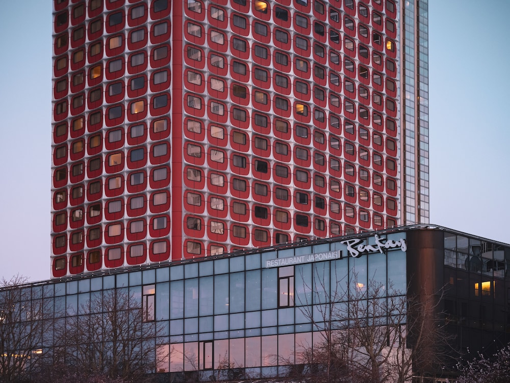 Novotel Paris Centre Tour Eiffel — Hotel building in Paris, Ile-de-France