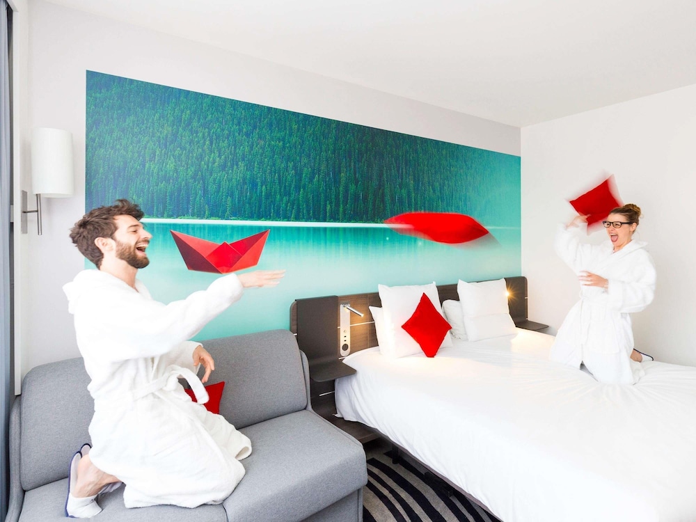 Novotel Paris Centre Tour Eiffel — Hotel rooms in Paris, Ile-de-France