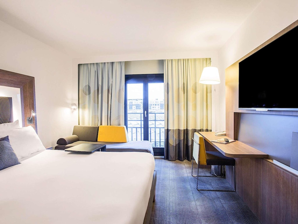 Novotel Paris Les Halles — Hotel rooms in Paris, Ile-de-France