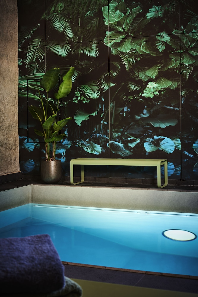 Novotel Paris Gare De Lyon — Swimming pool in Paris, Ile-de-France