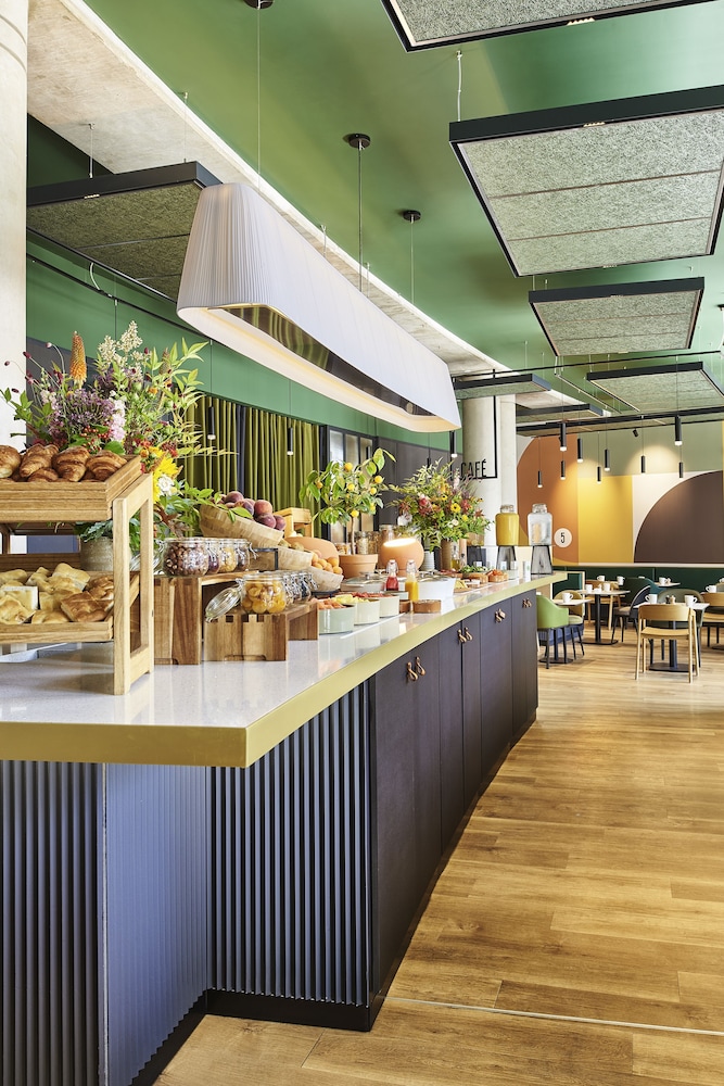 Novotel Paris Gare De Lyon — Restaurant & bars in Paris, Ile-de-France