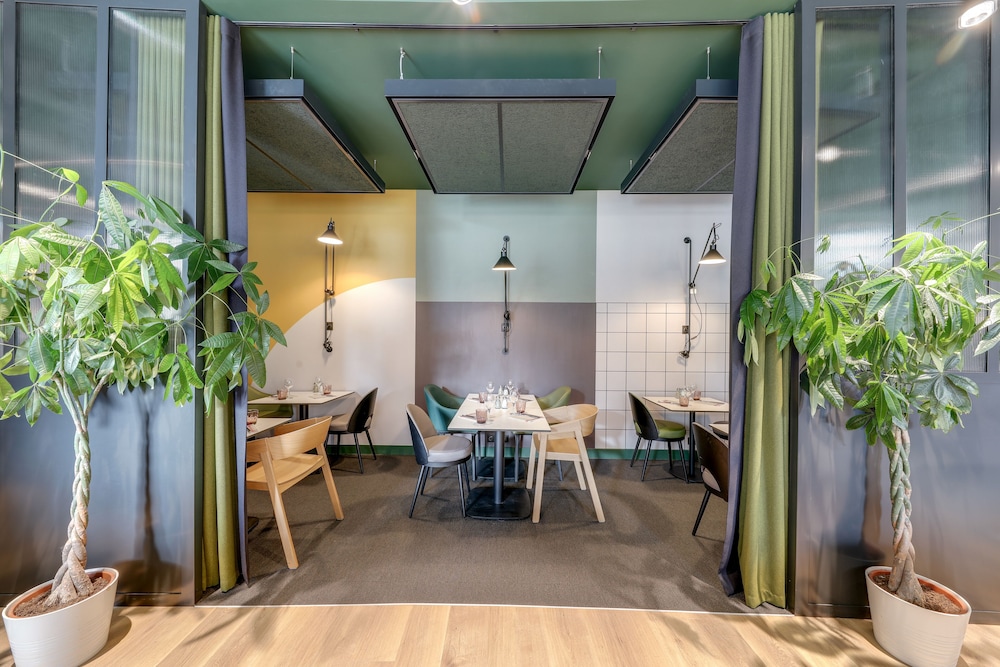 Novotel Paris Gare De Lyon — Restaurant & bars in Paris, Ile-de-France