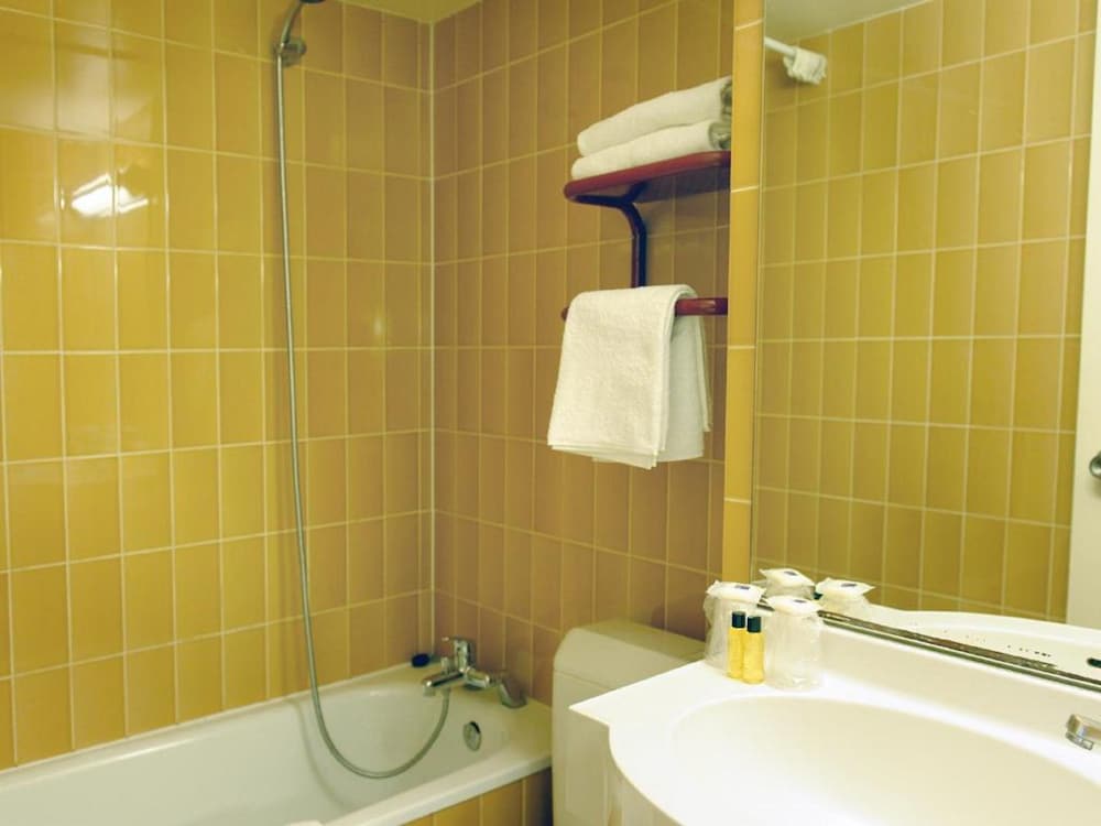 New Hôtel Saint Lazare — Hotel rooms in Paris, Ile-de-France