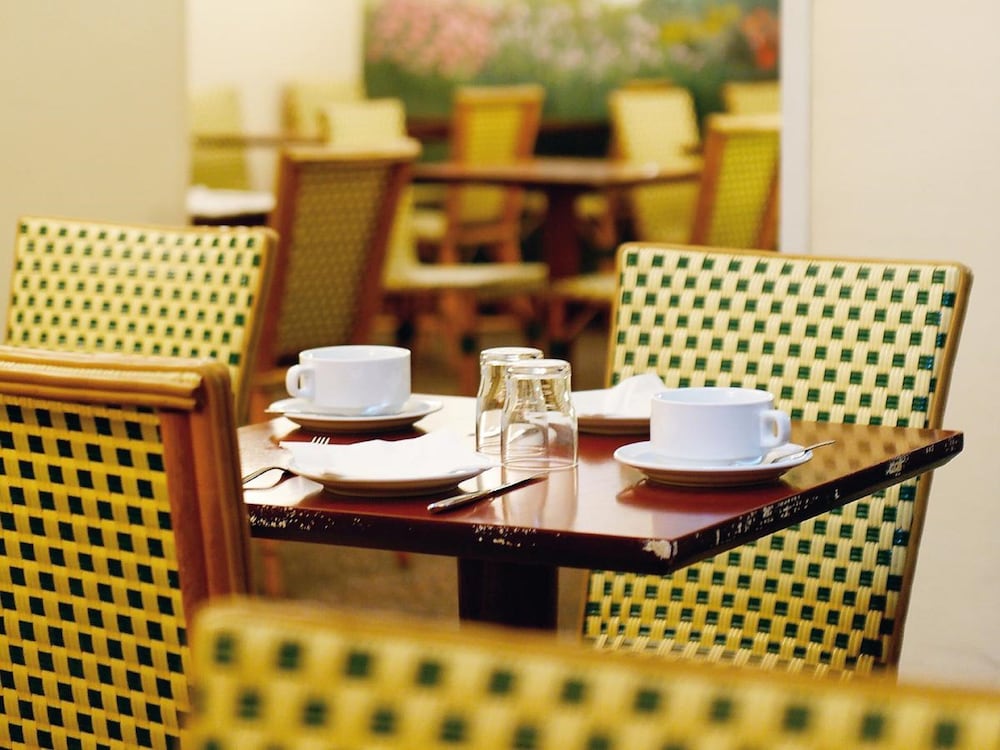 New Hôtel Saint Lazare — Restaurant & bars in Paris, Ile-de-France