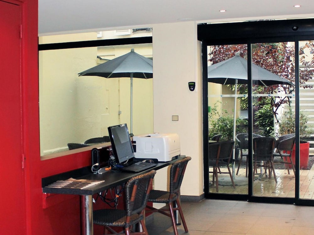 New Hôtel Saint Lazare — Hotel building in Paris, Ile-de-France