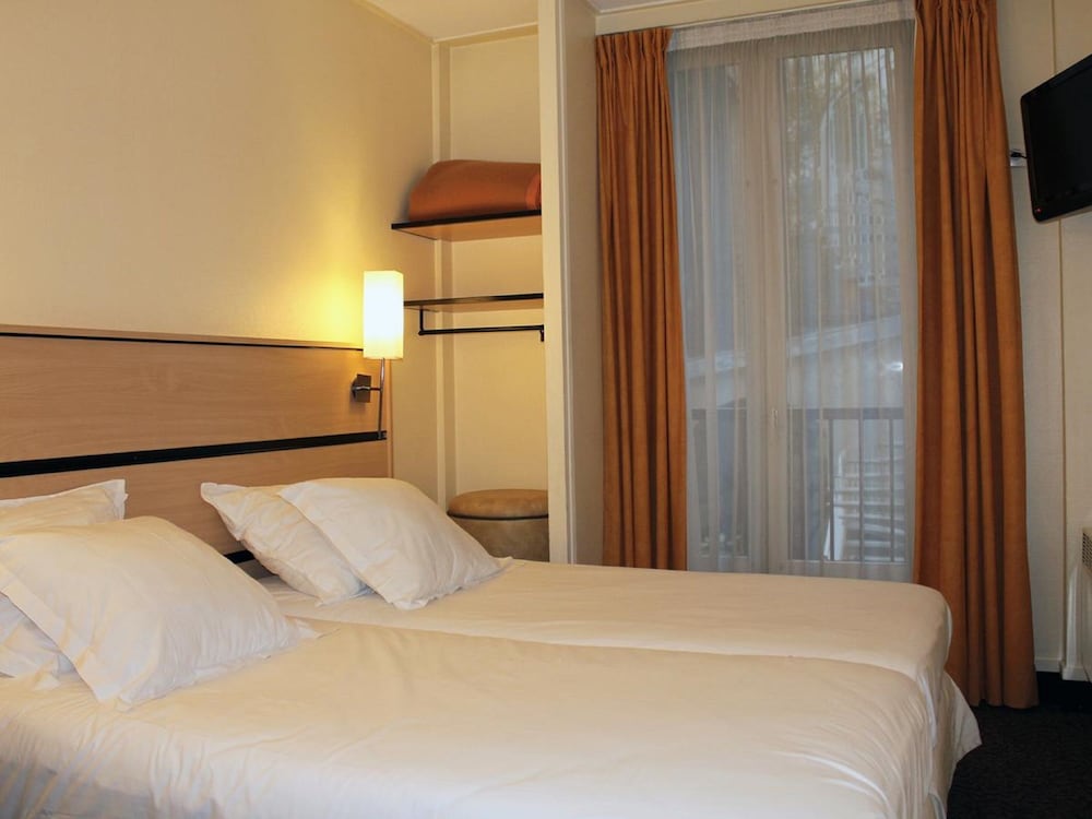New Hôtel Saint Lazare — Hotel rooms in Paris, Ile-de-France