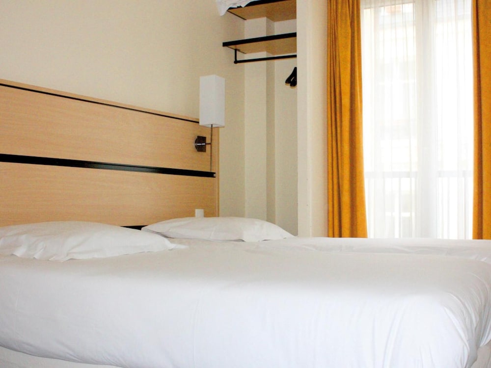 New Hôtel Saint Lazare — Hotel rooms in Paris, Ile-de-France