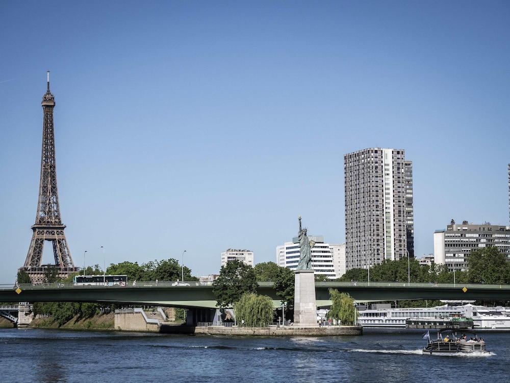Mercure Paris Centre Tour Eiffel — Attractions in the area in Paris, Ile-de-France