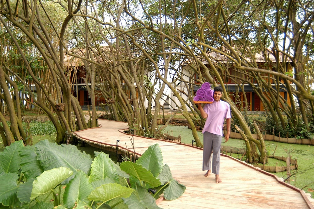 Tangerine Beach Hotel — Spa in Wadduwa
