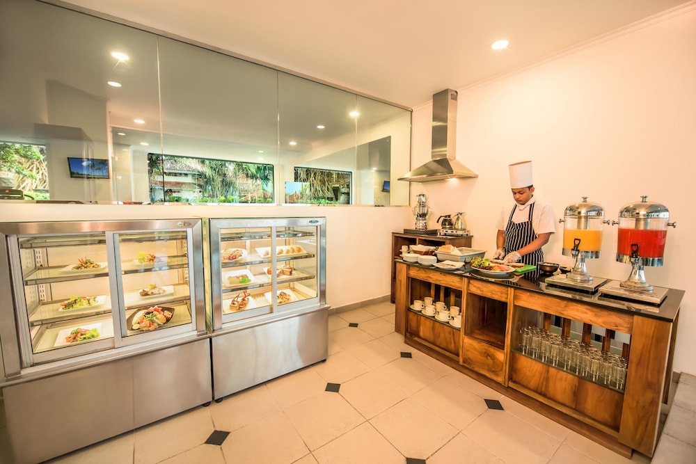 Tangerine Beach Hotel — Restaurant & bars in Wadduwa