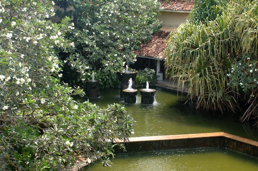 Tangerine Beach Hotel — Hotel building in Wadduwa