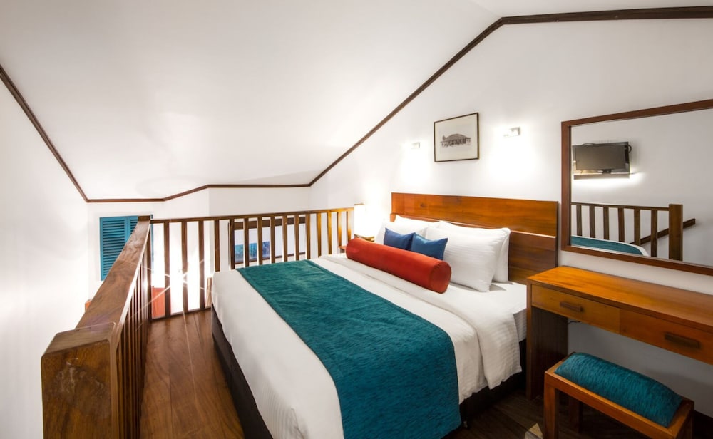 Tangerine Beach Hotel — Hotel rooms in Wadduwa