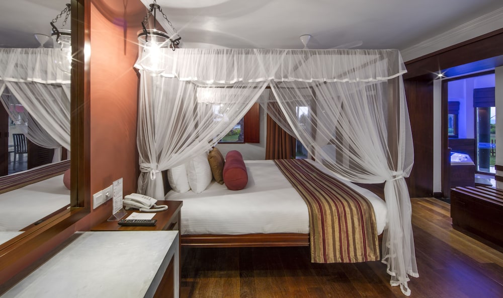 Tangerine Beach Hotel — Hotel rooms in Wadduwa