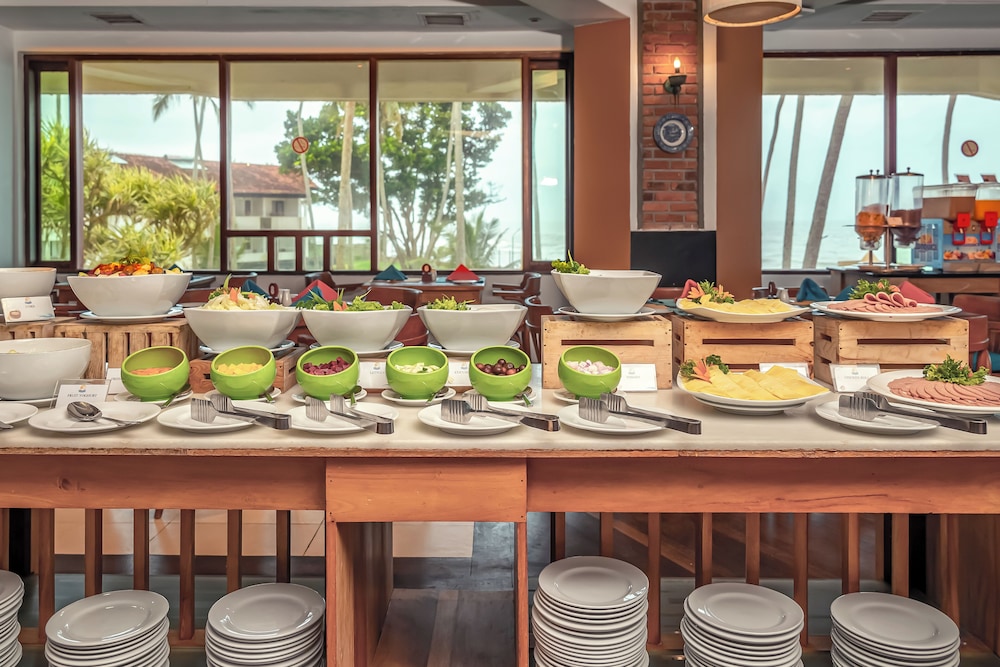 Tangerine Beach Hotel — Restaurant & bars in Wadduwa