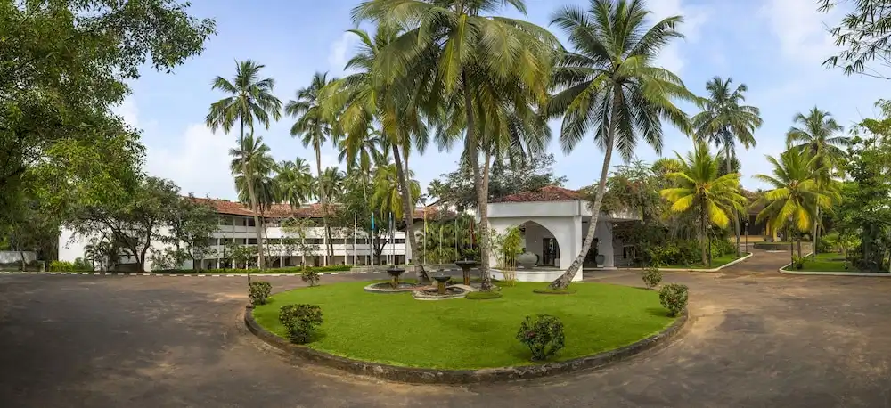 Tangerine Beach Hotel — Hotel building in Wadduwa