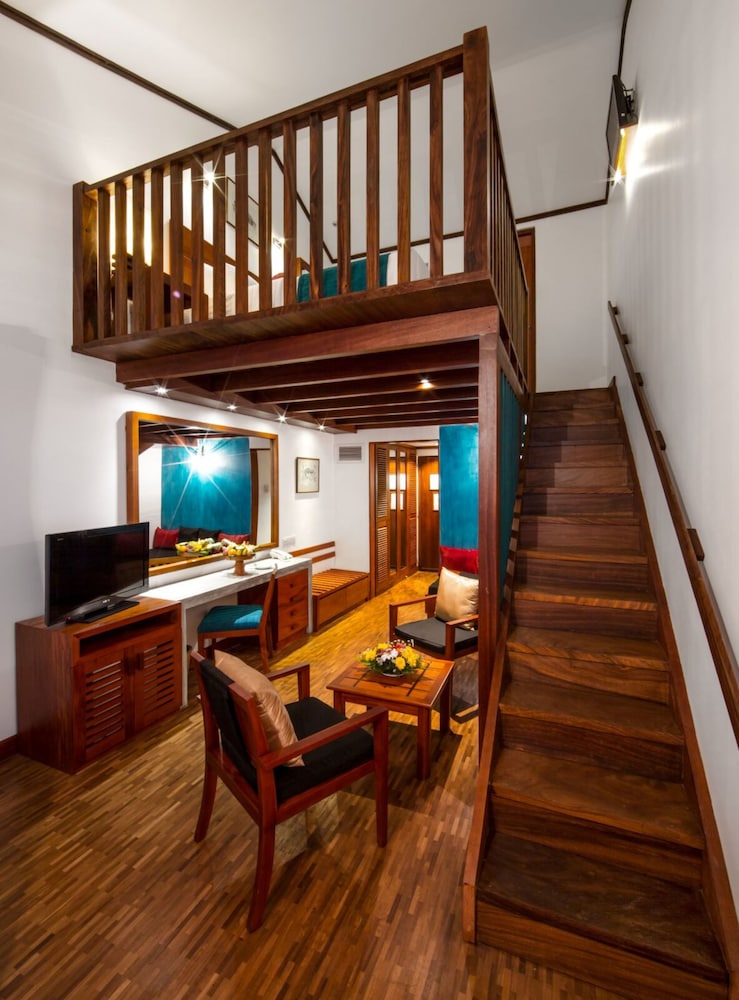 Tangerine Beach Hotel — Hotel rooms in Wadduwa