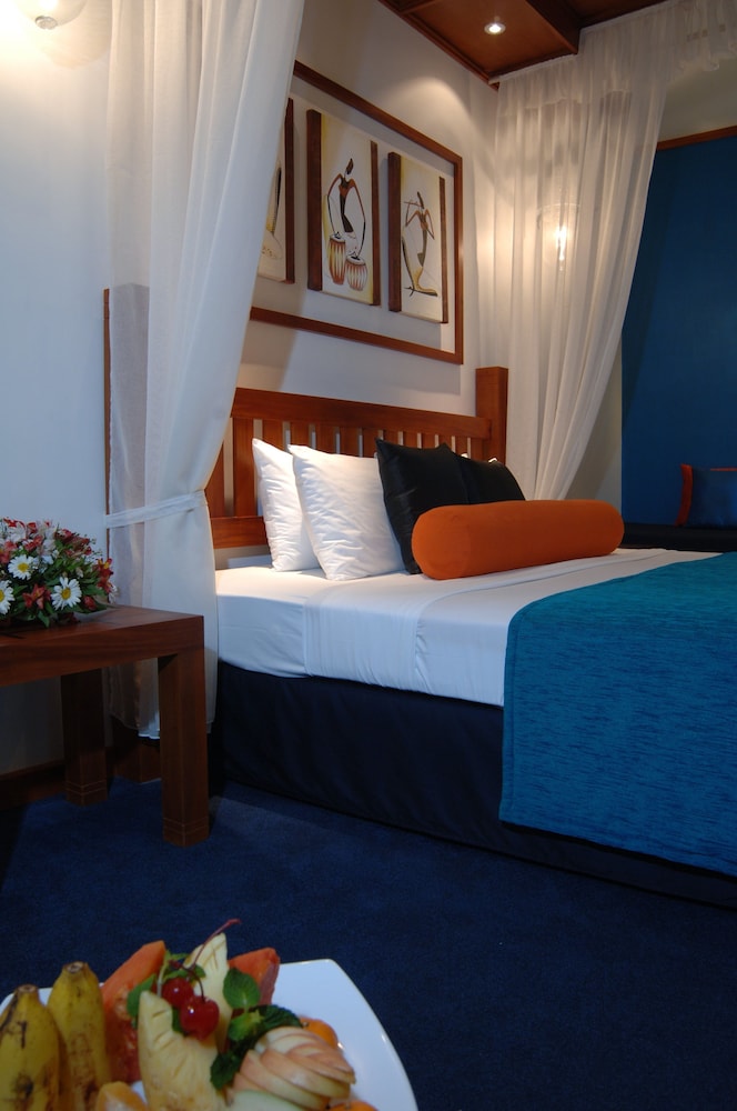 Tangerine Beach Hotel — Hotel rooms in Wadduwa