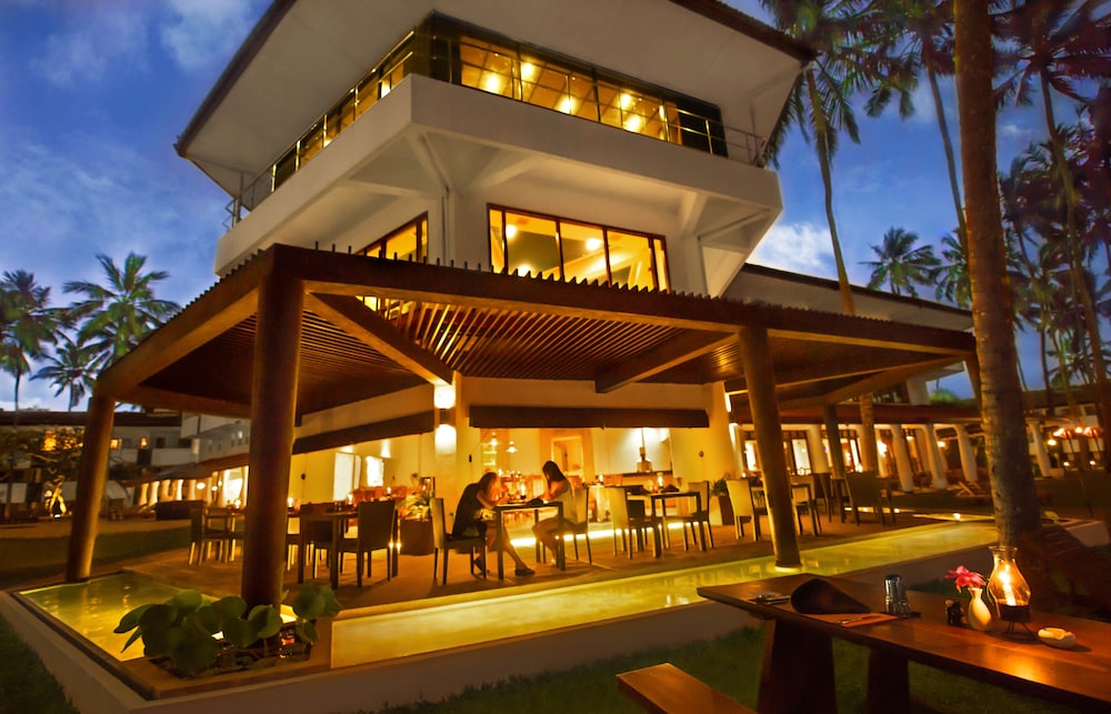 Tangerine Beach Hotel — Restaurant & bars in Wadduwa