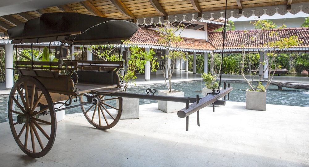 Tangerine Beach Hotel — Hotel building in Wadduwa