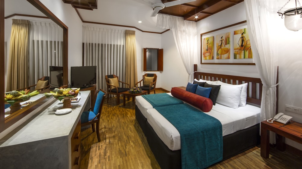 Tangerine Beach Hotel — Hotel rooms in Wadduwa