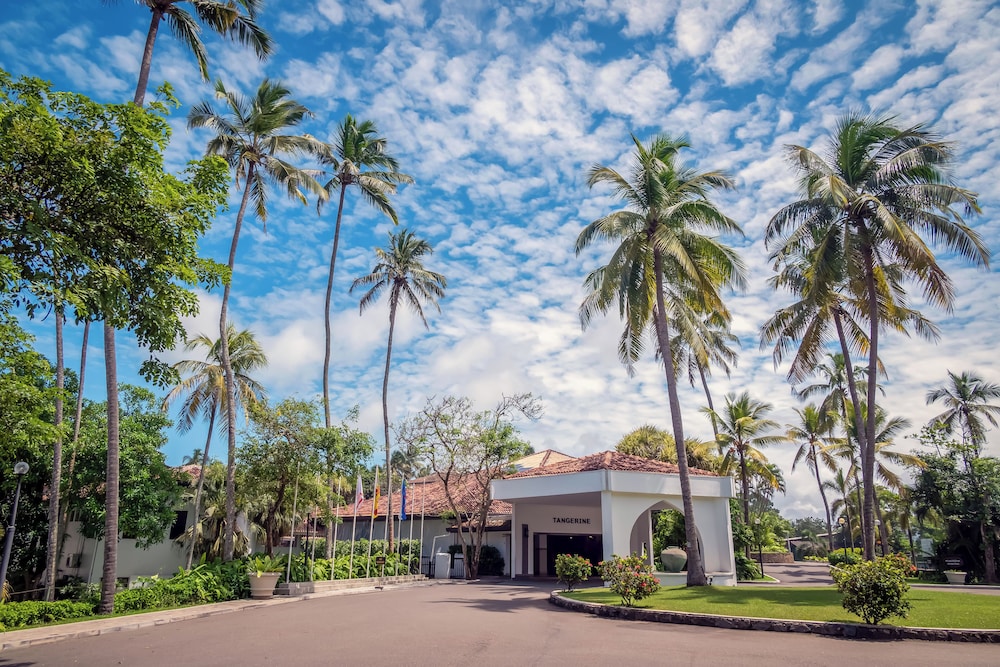 Tangerine Beach Hotel — Hotel building in Wadduwa
