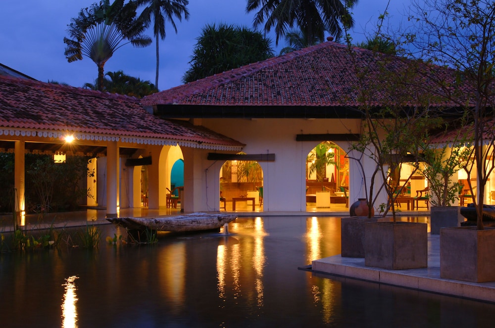 Tangerine Beach Hotel — Hotel building in Wadduwa