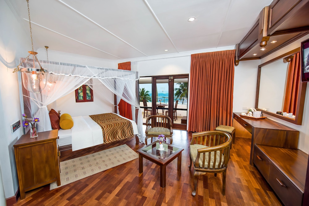 Tangerine Beach Hotel — Hotel rooms in Wadduwa