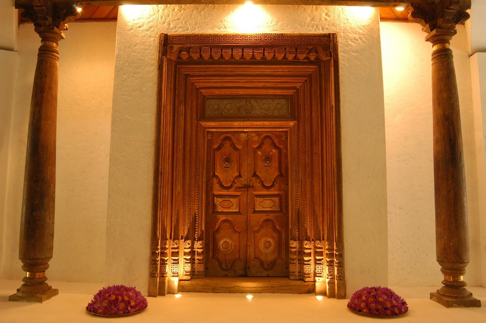 Tangerine Beach Hotel — Hotel building in Wadduwa