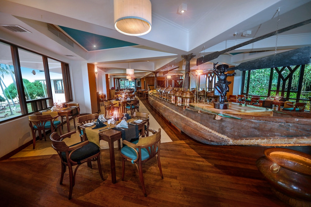 Tangerine Beach Hotel — Restaurant & bars in Wadduwa
