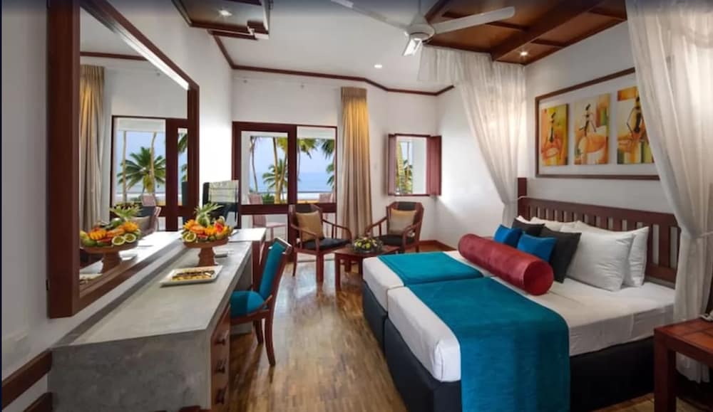 Tangerine Beach Hotel — Hotel rooms in Wadduwa