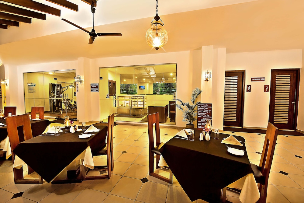 Tangerine Beach Hotel — Restaurant & bars in Wadduwa
