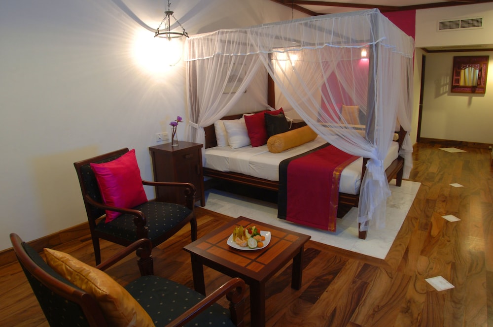 Tangerine Beach Hotel — Hotel rooms in Wadduwa