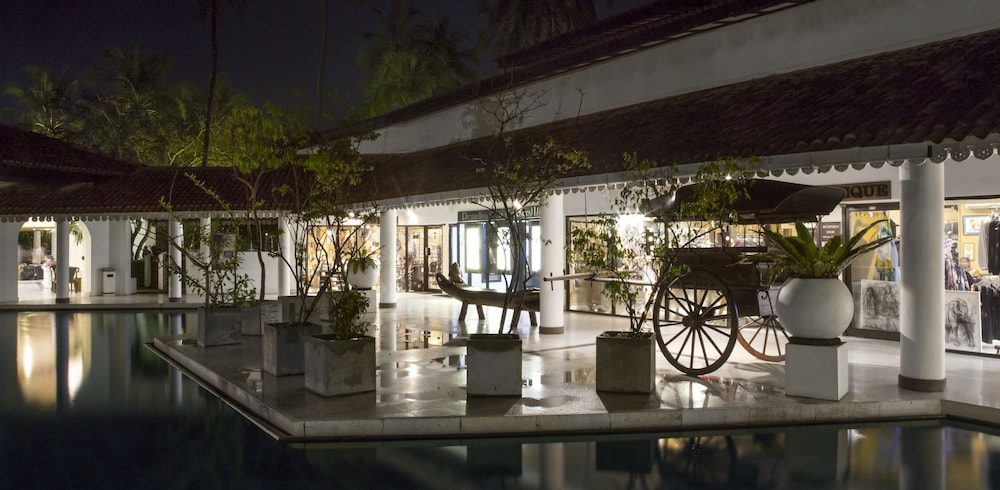 Tangerine Beach Hotel — Hotel building in Wadduwa