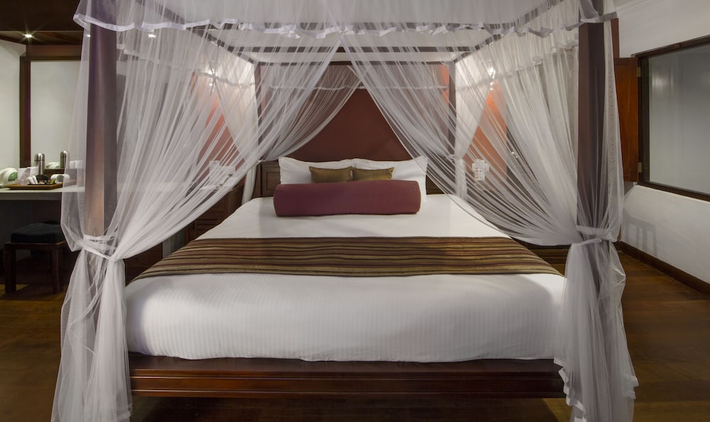 Tangerine Beach Hotel — Hotel rooms in Wadduwa